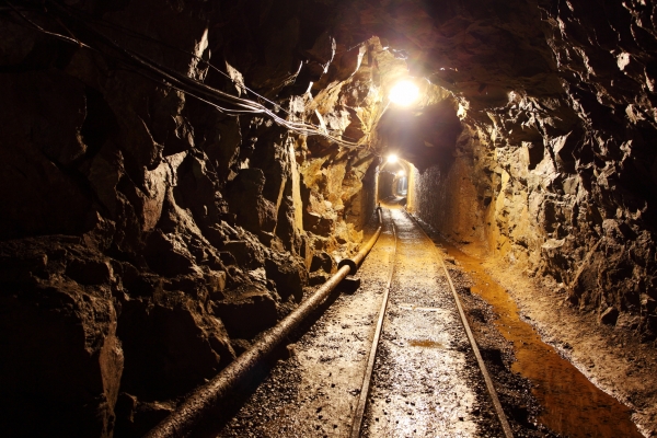 Un mineur ou Mineuse d’extraction et de préparation, mines souterraines